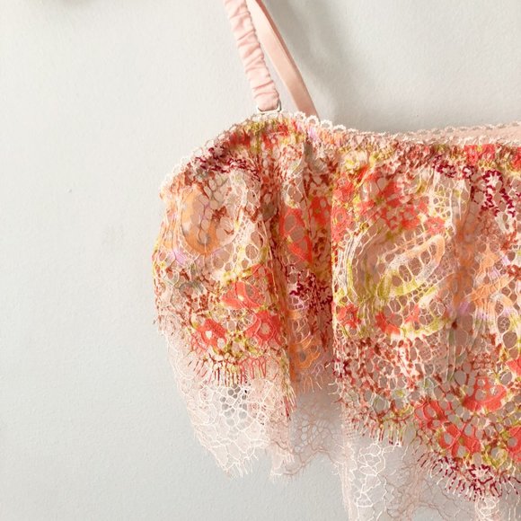 ✨ BNWT Victoria's Secret Lace Bandeau - Picture 2 of 4